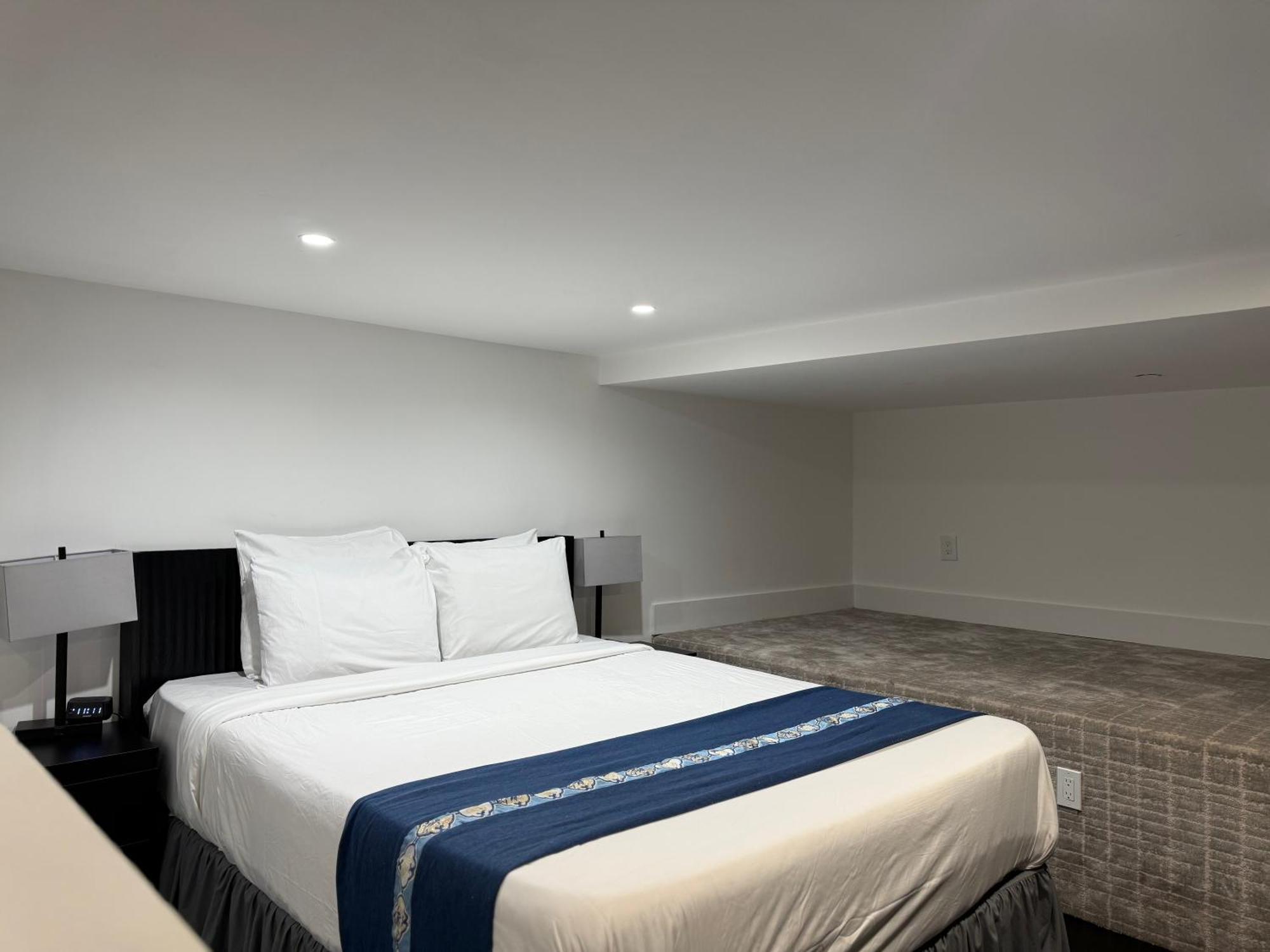 Nova Brooklyn Hotel 3*