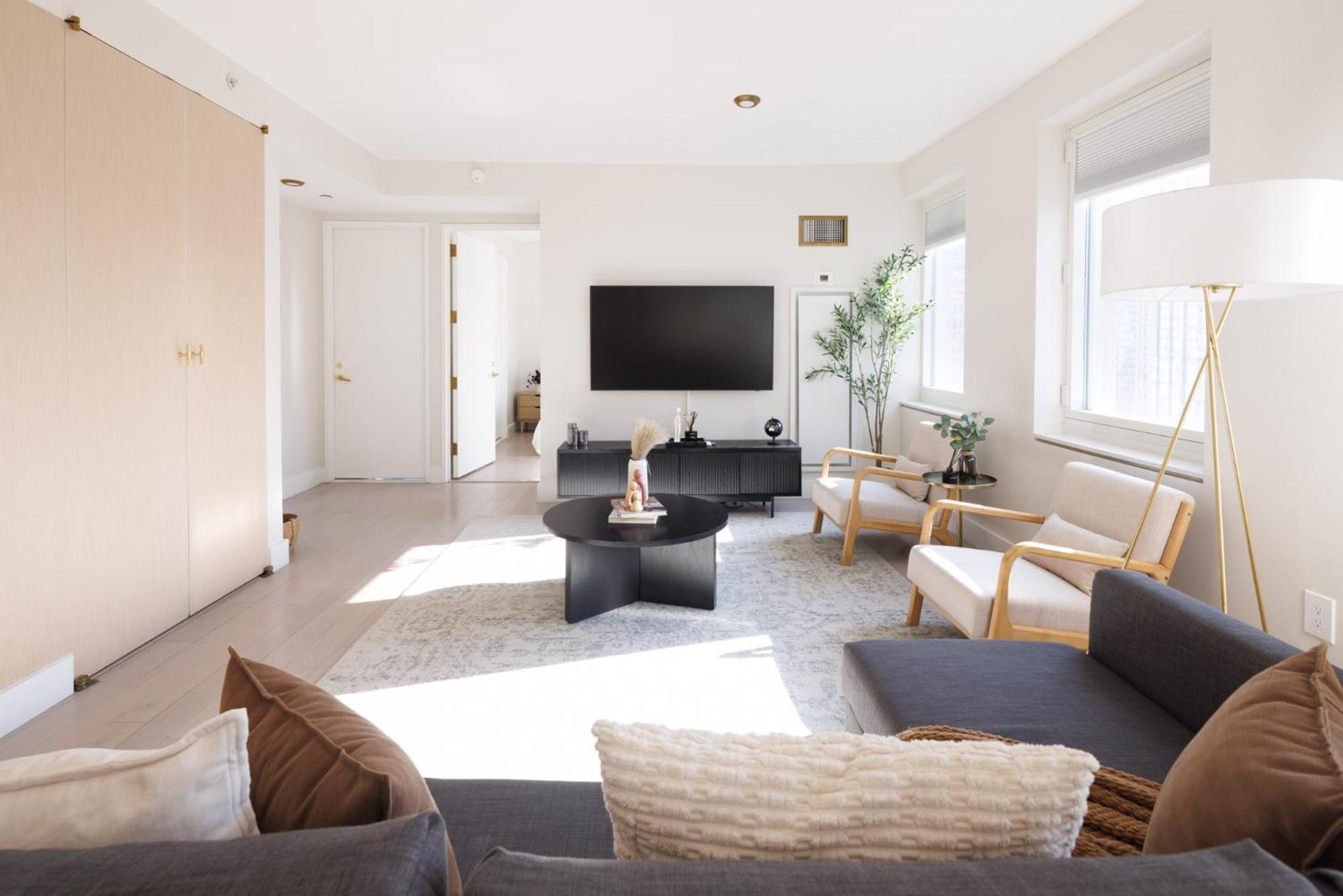 Rare Luxurious 1 Block From Time Square New York