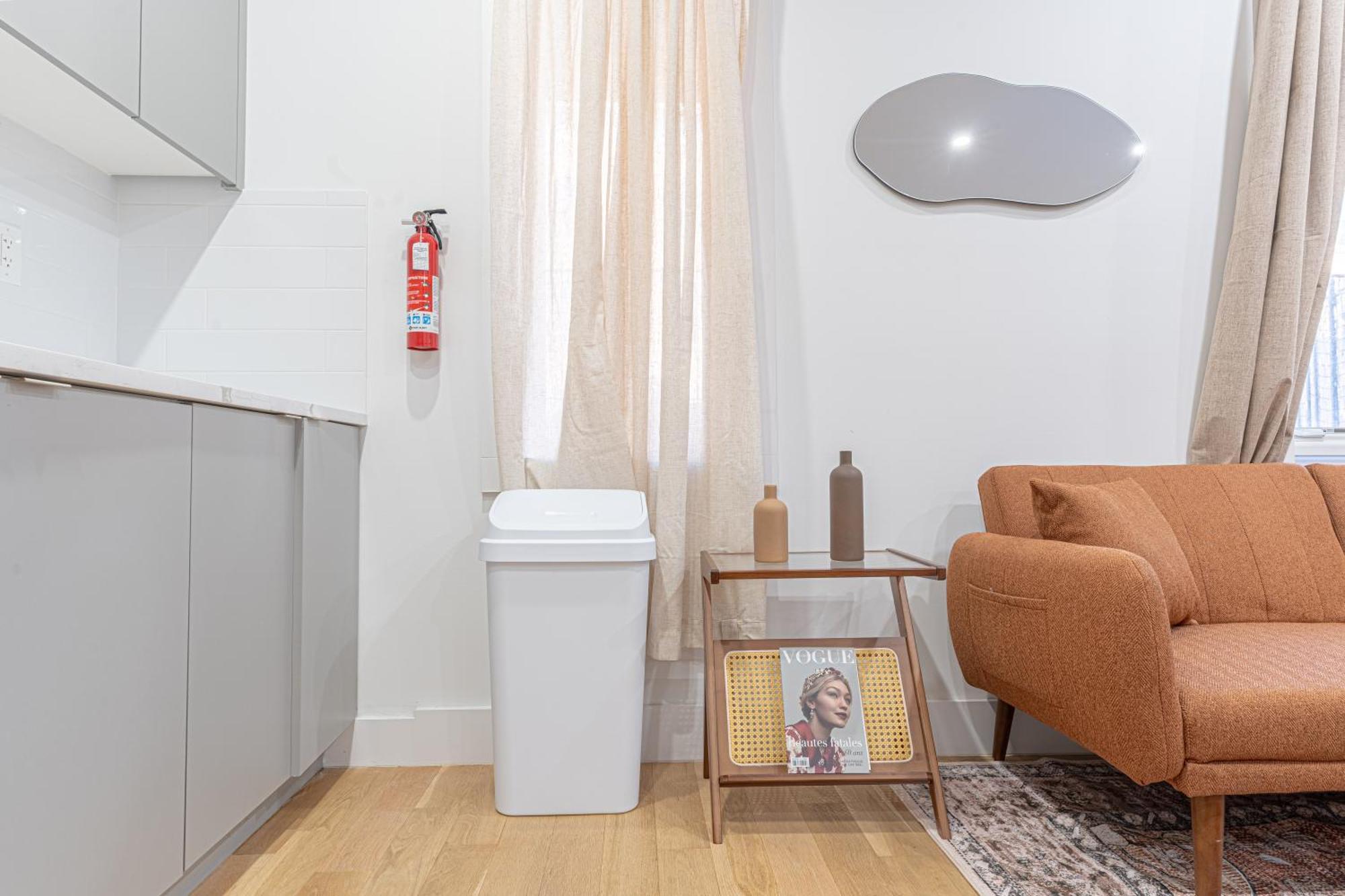 Bright Duplex With Private Backyard