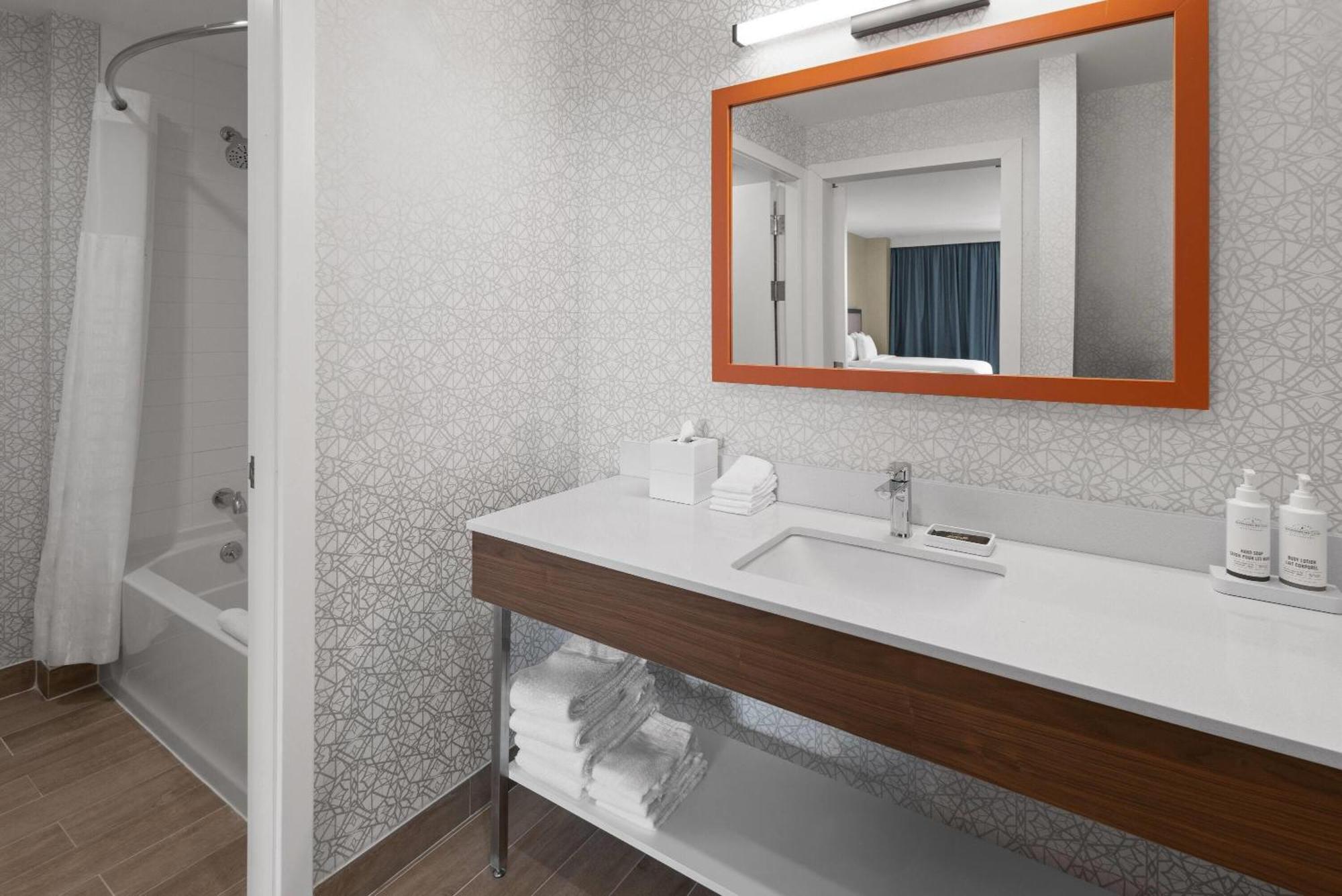 La Quinta & By Wyndham Queens Nyc Jfk Airtrain Hotel 2*