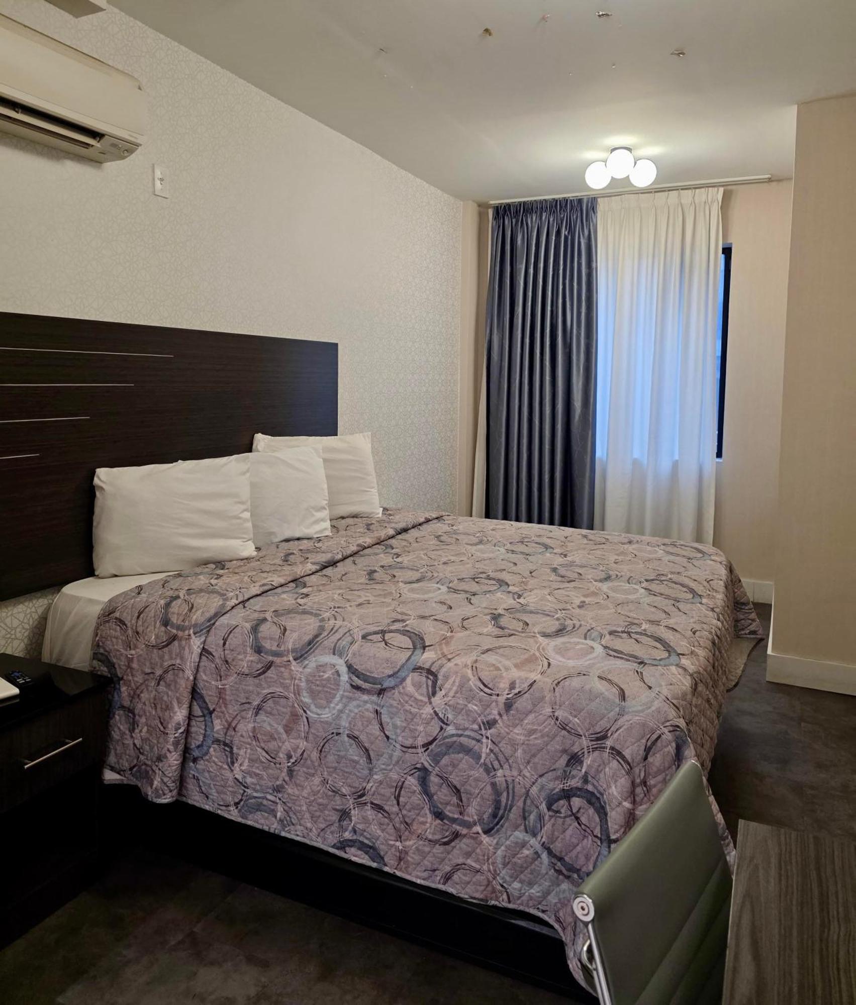 Hotel Rose Near Yankee Stadium New York