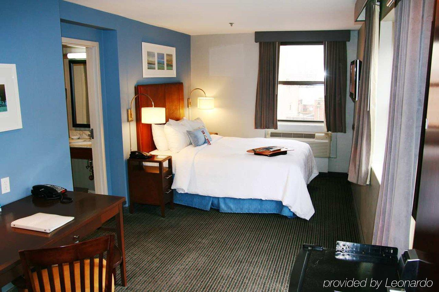 Hampton By Hilton Seaport Hotel