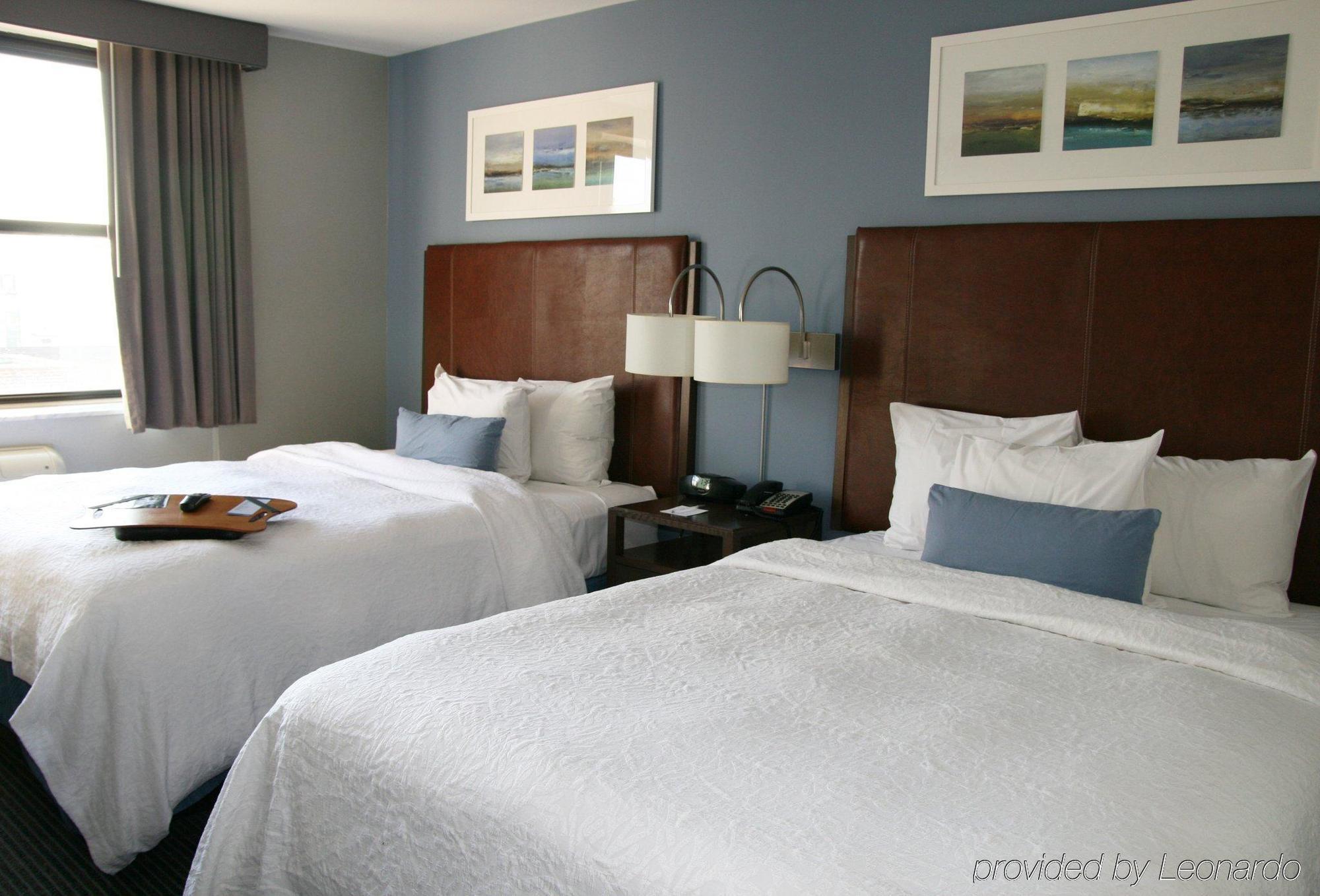 Hampton By Hilton Seaport Hotel 2*
