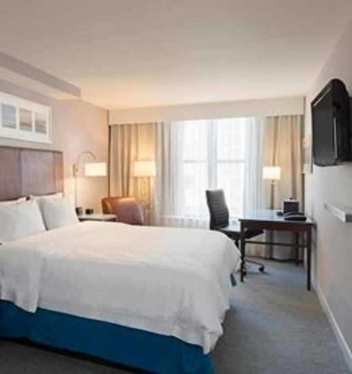 Hampton By Hilton Seaport