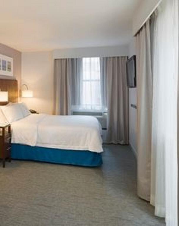 Hampton By Hilton Seaport