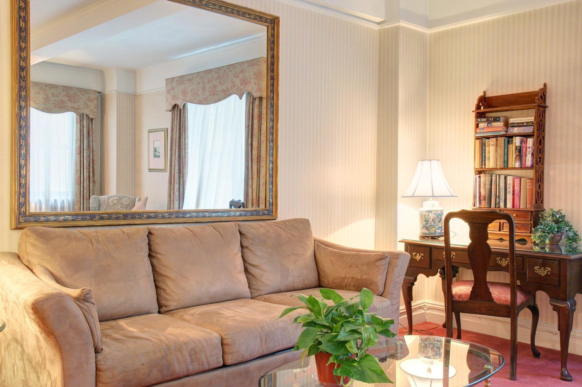 Roger Smith 3* New York