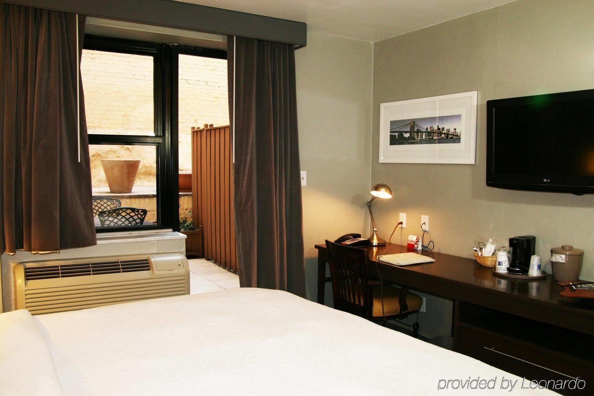 Hampton By Hilton Seaport Hotel
