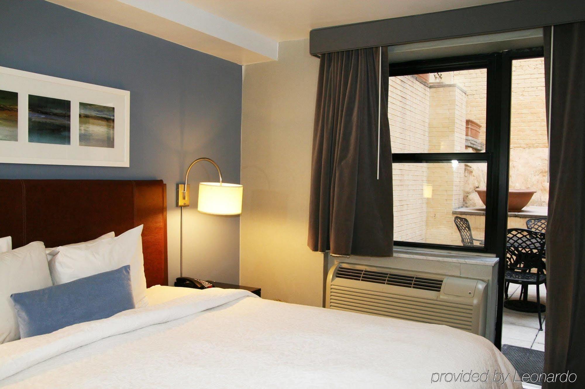 Hampton By Hilton Seaport New York