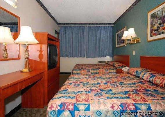 Hotel Econo South Ozone Park 2*