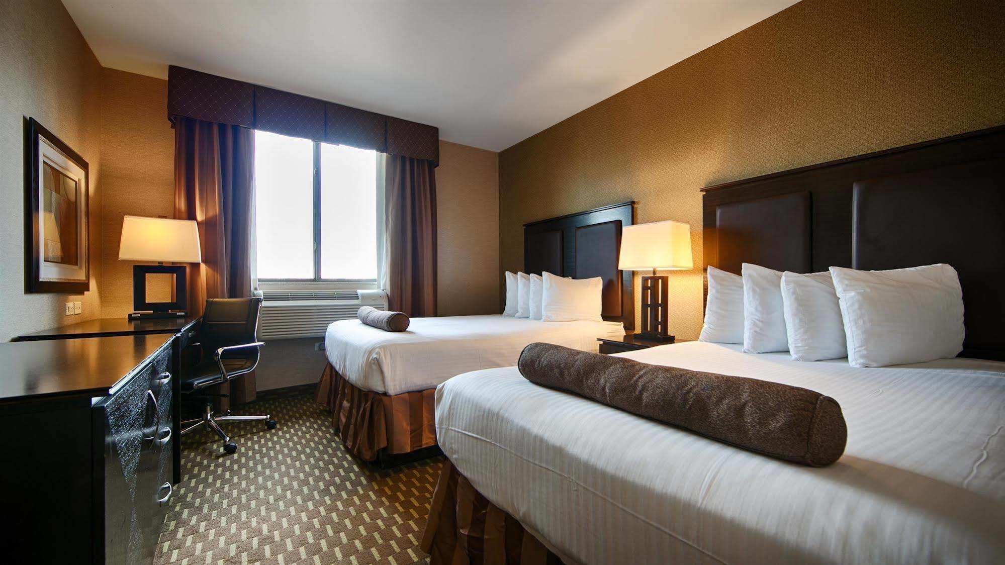 Western Plaza Hotel 3*