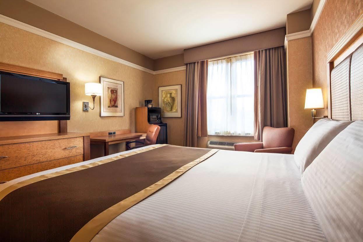 Nyma, The Manhattan Hotel New York