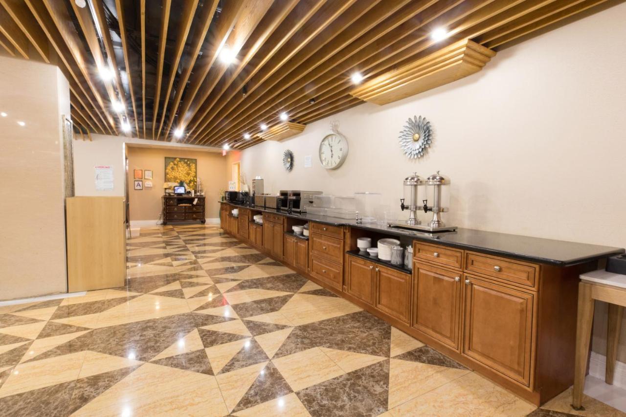 Hotel Wyndham Garden Fresh Meadows Flushing 3*