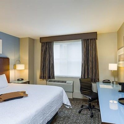 Hampton By Hilton Seaport
