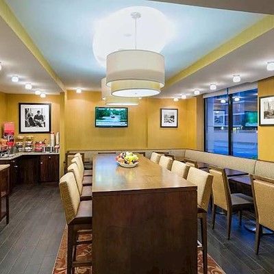 Hampton By Hilton Seaport Hotel