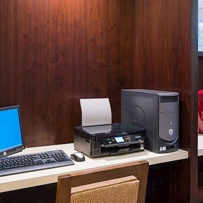 Hampton By Hilton Seaport Hotel