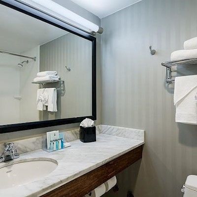 Hampton By Hilton Seaport 2*