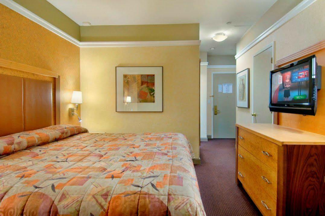 Nyma, The Manhattan Hotel 4*