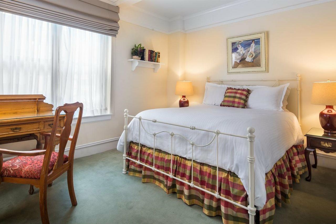 Hotel Roger Smith 3*