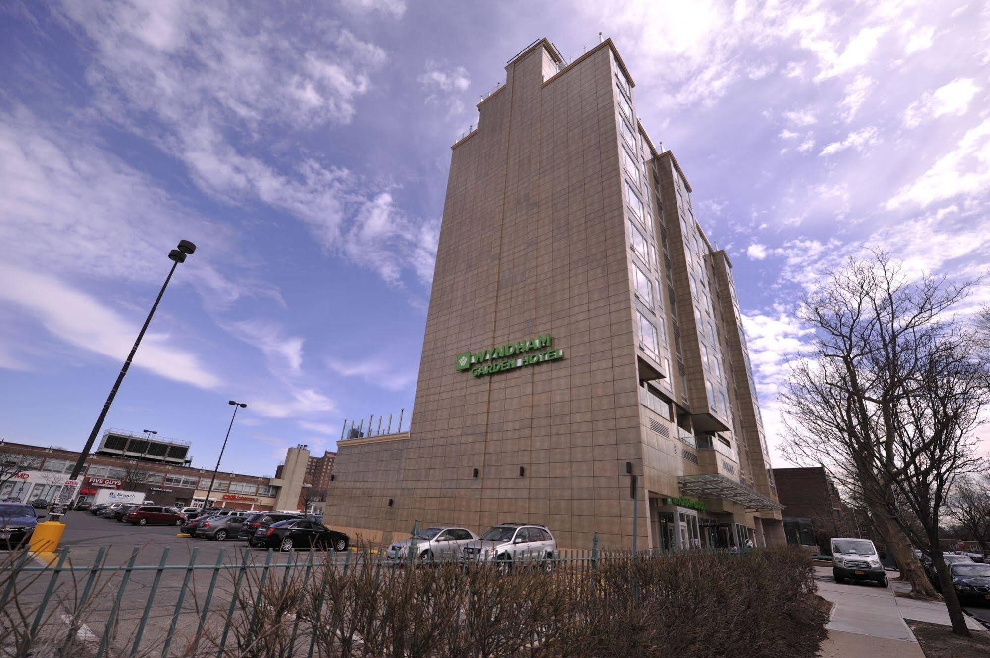 Wyndham Garden Fresh Meadows Flushing Hotel 3*