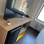 Days Inn & Suites By Wyndham Jamaica Jfk Airport