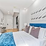 Maison Bella - Modern Studio W Charming Juliet Balcony