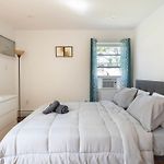 Lovely 3-Br Rental In Queens, Near Rockaway Beach