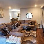 Quiet 3 Bedroom Apartment In Private Home