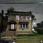 Quiet 3 Bedroom Apartment In Private Home