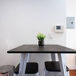 24-17 Renovated Studio Prime Location Wd