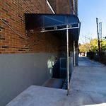 Cozy Shack 1 Bedroom Studio With Sofa And Full Kitchen In Elmhurst Ny