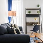 428-3R Spacious Prime Midtown 2Br Newly Furnished