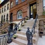 The Caez, A Modern Brooklyn Townhome With Waterfall