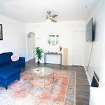 Beautiful 3-Bedroom Home In Brooklyn With Parking