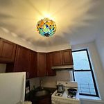 Antique Victorian 2 Bedroom Best Location