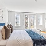 Modern Studio Suite With Charming Juliet Balcony In Upper East Side