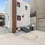 Private Hot Tub-Private Gated Sailor Moon House In Williamsburg W Gym