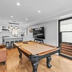 Private Hot Tub-Private Gated Sailor Moon House In Williamsburg W Gym