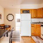 ✪ Large 2 Bedrooms ✪ Queen Beds ✪ Work Stations