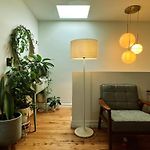 The Waltham Private Room & Bathroom John F Kennedy Jfk Lga Airport Manhattan Penn Station Bullet-Train 15 Min