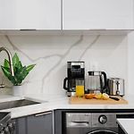 317-2A Sleek Modern 1Br Ues W D