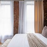 153-1G Newly Renovated 2Br Lower East Side
