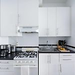 83-2Fe Ues Central Park Newly Furnished Studio