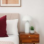 153-5A Charming 2Br Les W D