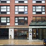 Les 2Br W Doorman Gym Outdoor Space Elevator Nyc-1265