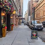 Midtown 1Br W Doorman Gym Wd Nr Rock Center Nyc-1127
