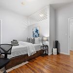 Sleek 2Br - Walking Distance To Times Square