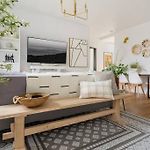 Bright Designer Cottage In Historic Harlem