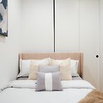 1288-4R Newly Furnished Prime Ues 2Br