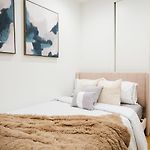 1288-4R Newly Furnished Prime Ues 2Br