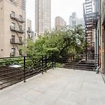 Little Manhattan Lodge